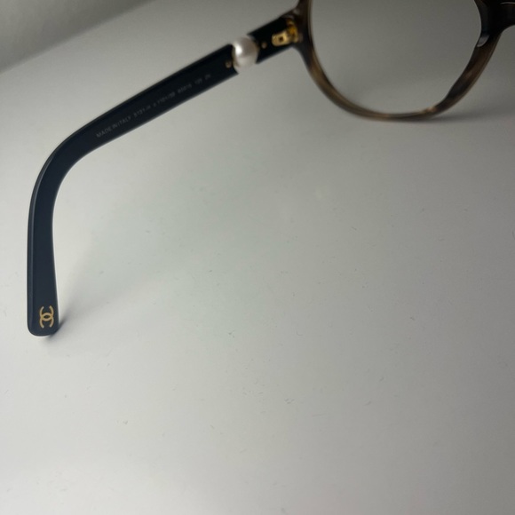 CHANEL Oversized Pearl Sunglass Frames - Picture 10 of 10